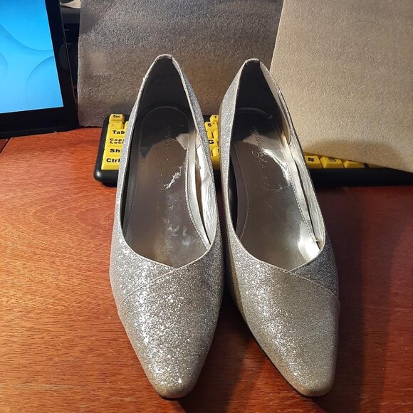 Easy Street Alive5 Dance Flex Silver Glitter pointed Toe Heel Stiletto Sz8.5 PRE - Picture 4 of 7